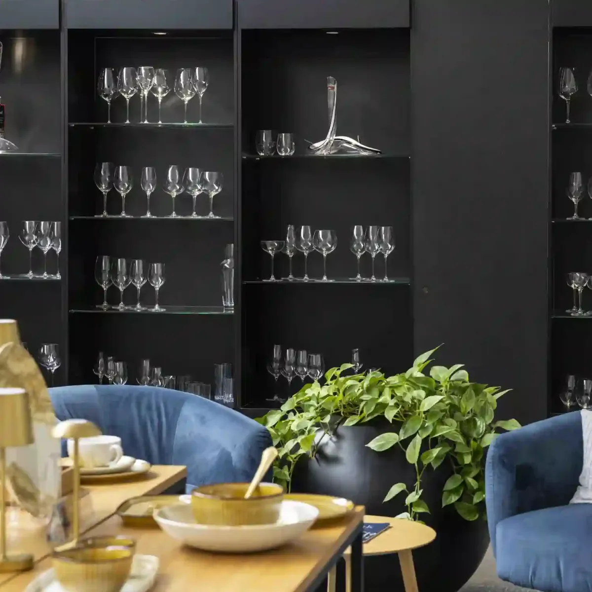 Showroom_wall